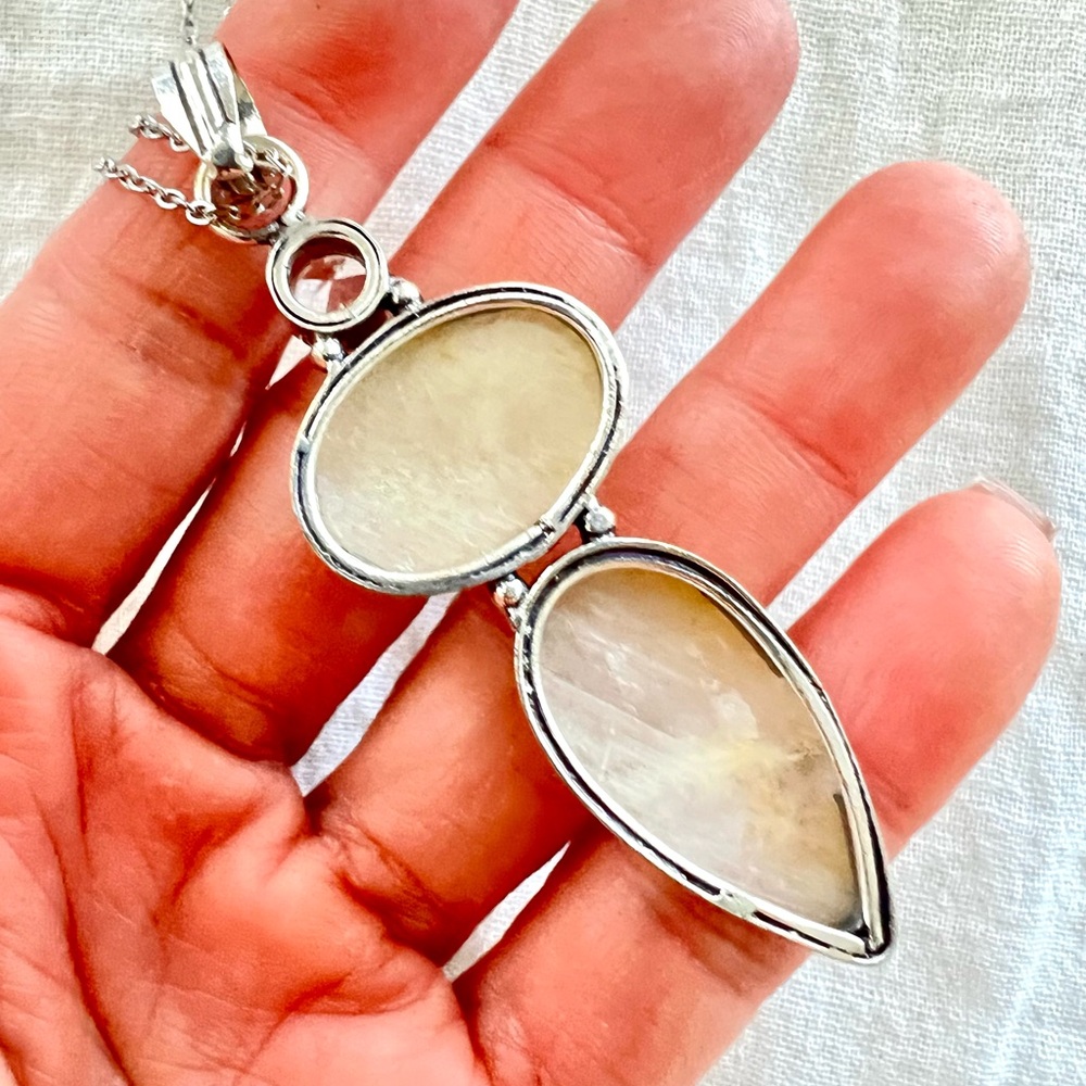 925 Feminine Peach Moonstone Pendant Necklace - Picture 5 of 6